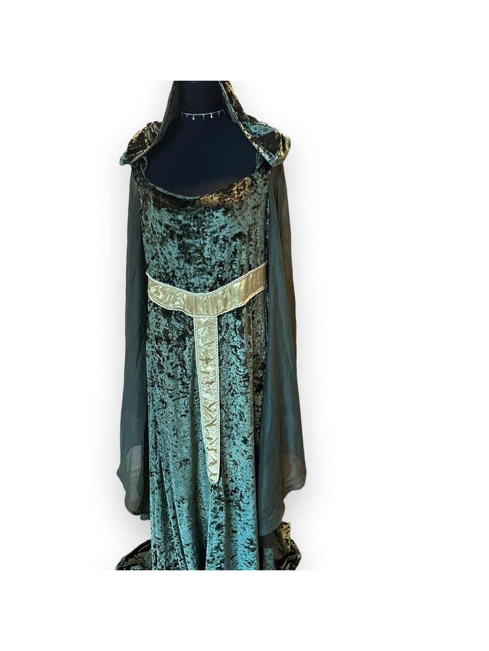 Emerald Green Velvet Medieval / Renaissance Costume Dress 👗